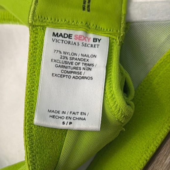 Victoria's Secret Green Sports Bra - Picture 4 of 4